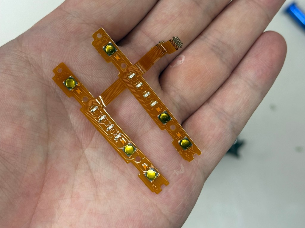 JoyCon右手控制器 更換排線