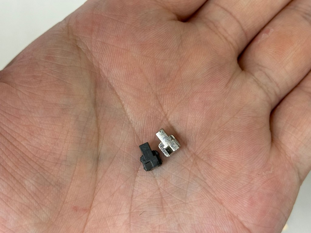 JoyCon右手控制器 更換滑軌卡扣